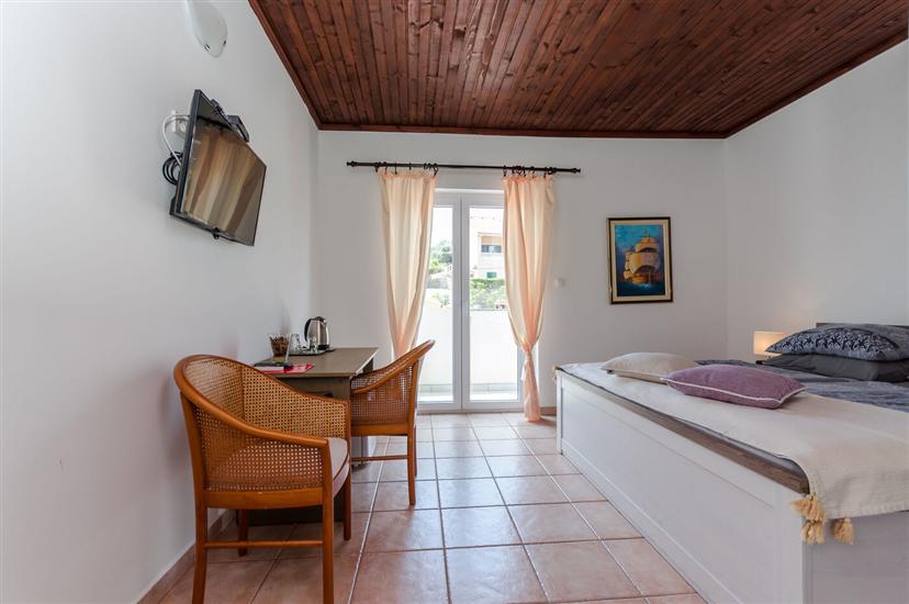 Room S2, for 2 persons