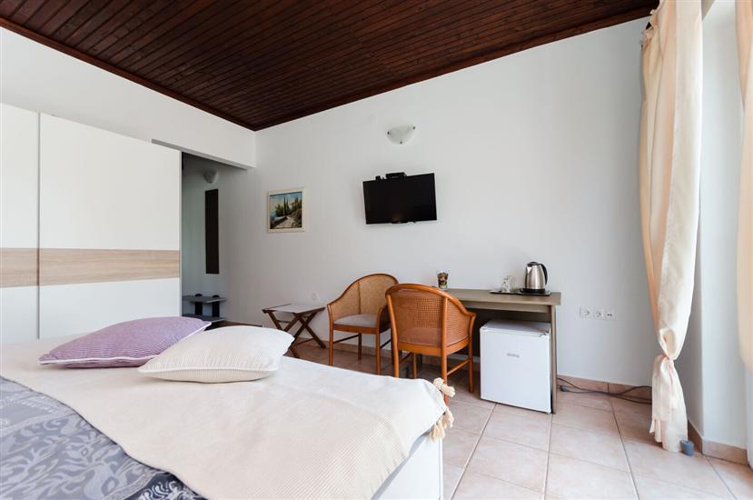 Room S2, for 2 persons