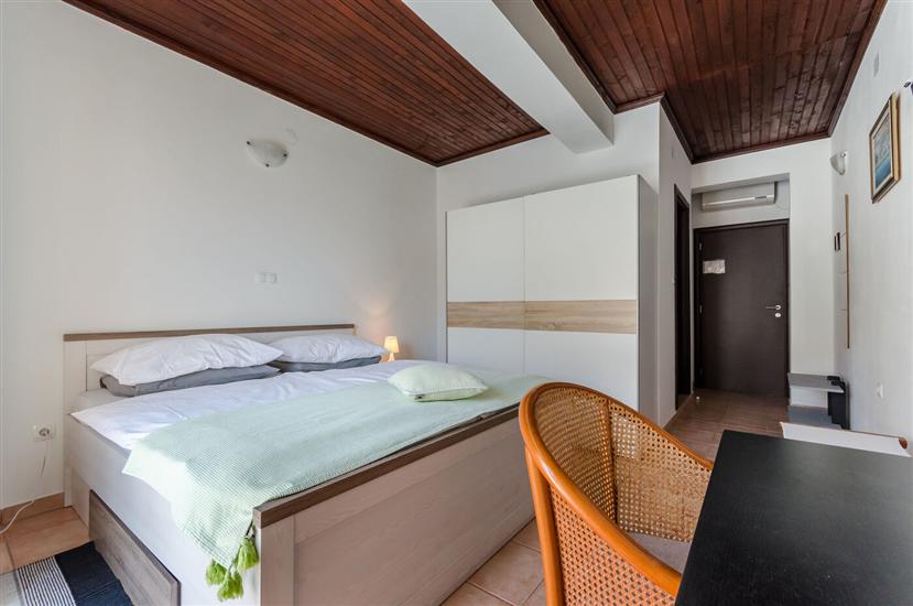 Room S3, for 2 persons