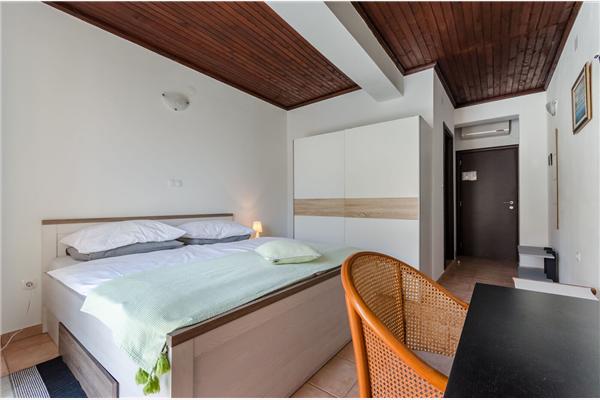 Room S3, for 2 persons