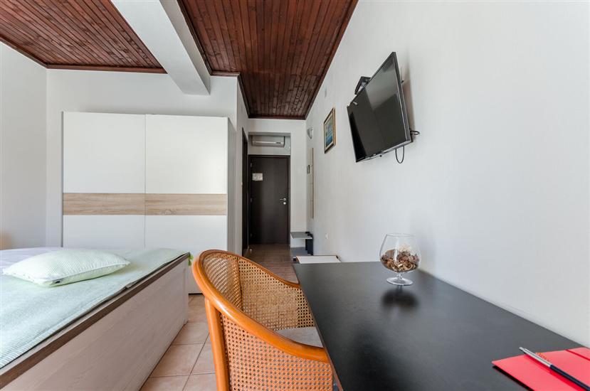 Room S3, for 2 persons