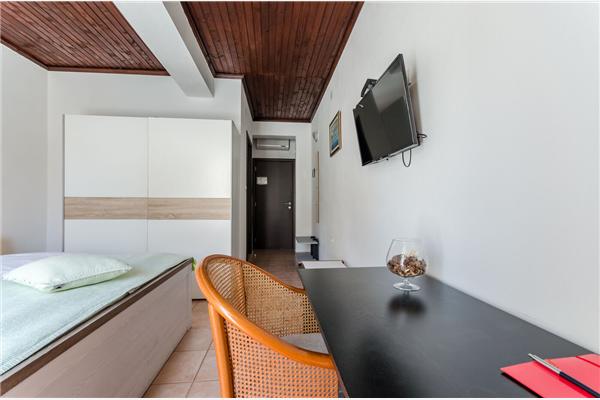 Room S3, for 2 persons