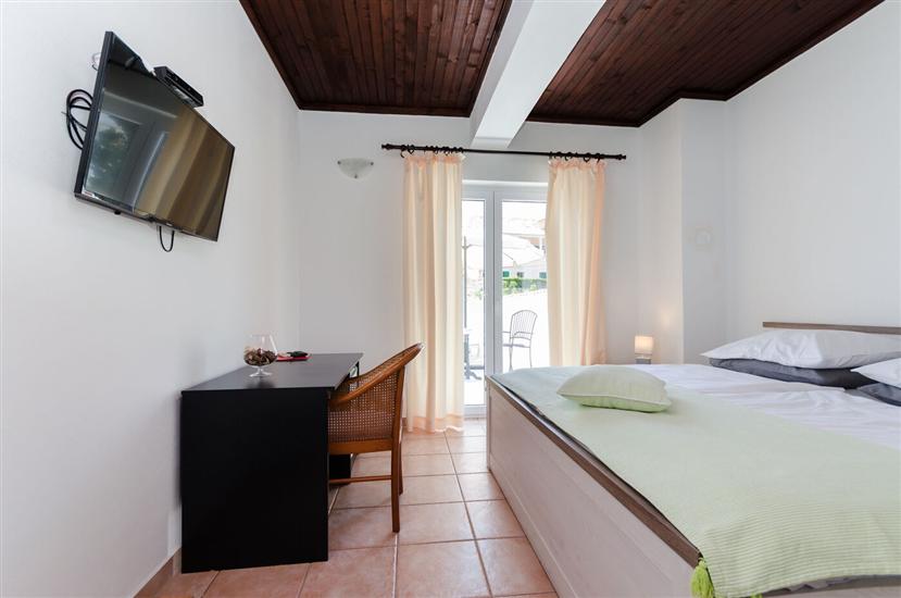 Room S3, for 2 persons