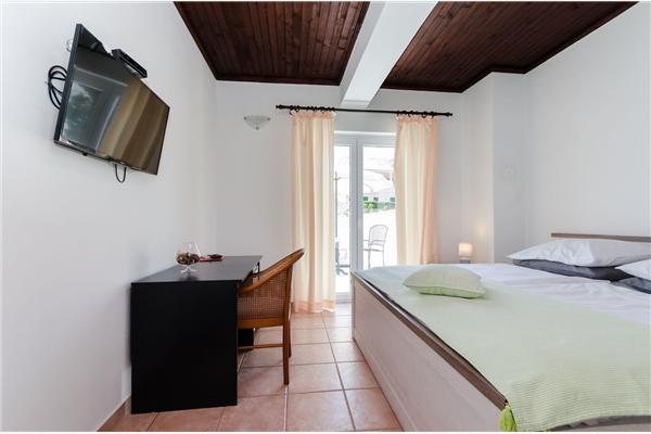 Room S3, for 2 persons