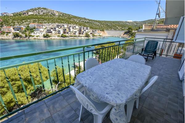 Apartment A4, for 4 persons