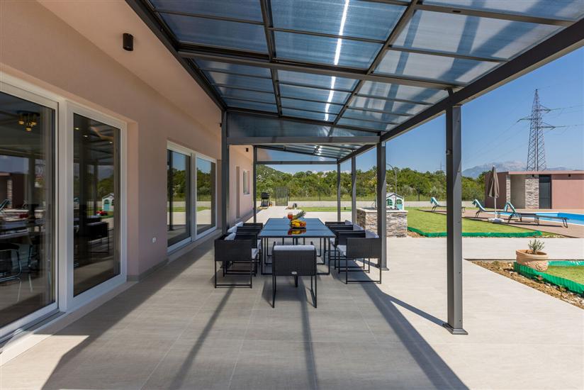 Villa Nebo with heated pool and tennis court