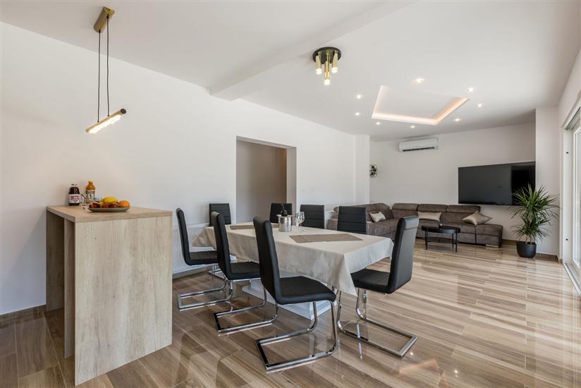 House K1, for 10 persons