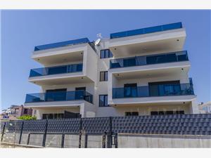 Hébergement avec piscine Split et la riviera de Trogir,RéservezLindaDe 235 €