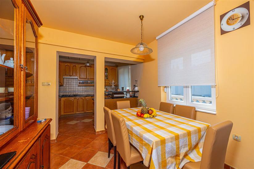 Apartment A2, for 6 persons