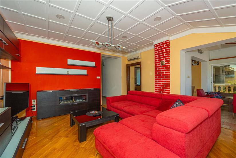 Apartment A2, for 6 persons