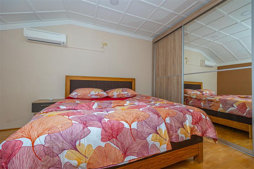 Apartment A2, for 6 persons