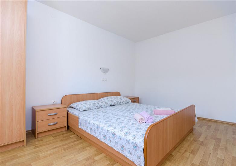 Apartment A2, for 5 persons