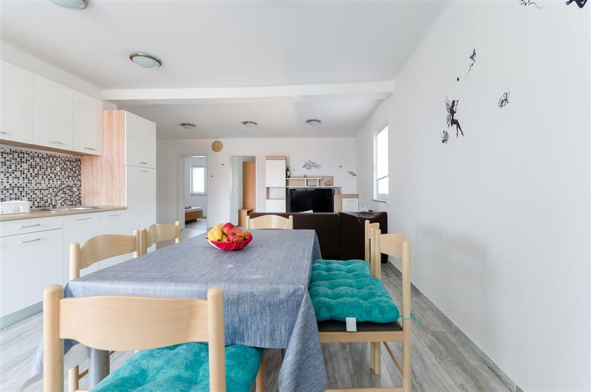 Apartment A5, for 5 persons