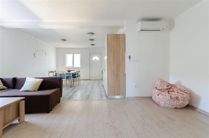 Apartment A5, for 5 persons