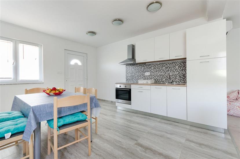 Apartment A5, for 5 persons