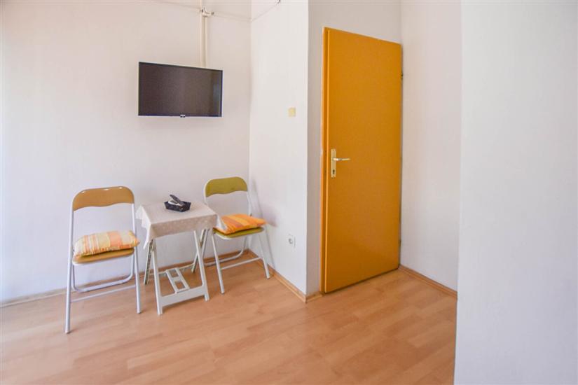 Room S1, for 2 persons