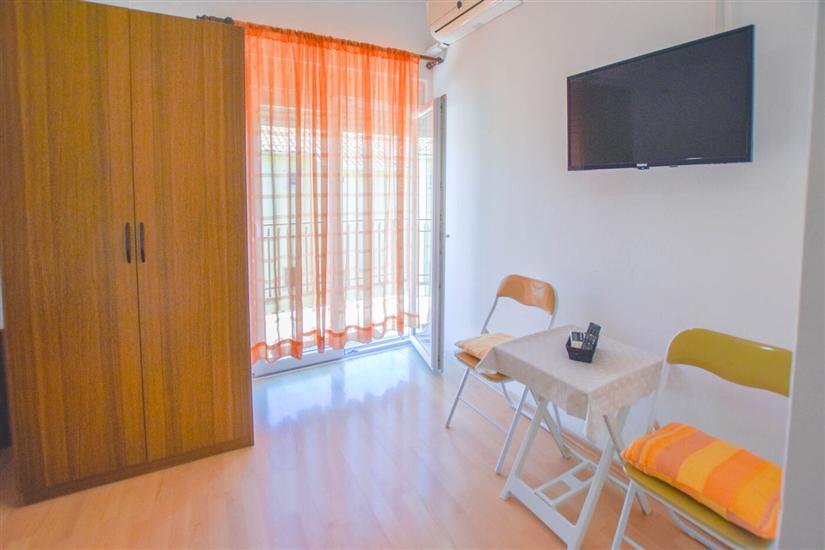 Room S1, for 2 persons