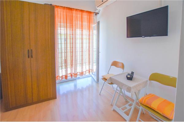 Room S1, for 2 persons