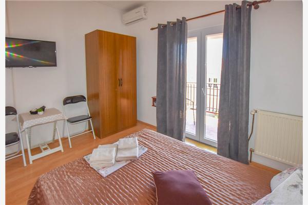 Room S3, for 2 persons