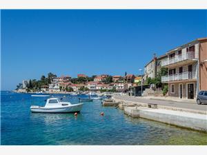 Apartments Matko Brna - island Korcula, Size 80.00 m2, Airline distance to the sea 10 m, Airline distance to town centre 40 m