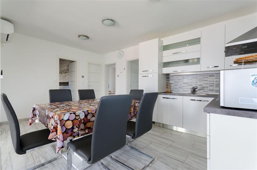 Apartment A6, for 5 persons