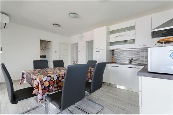 Apartment A6, for 5 persons