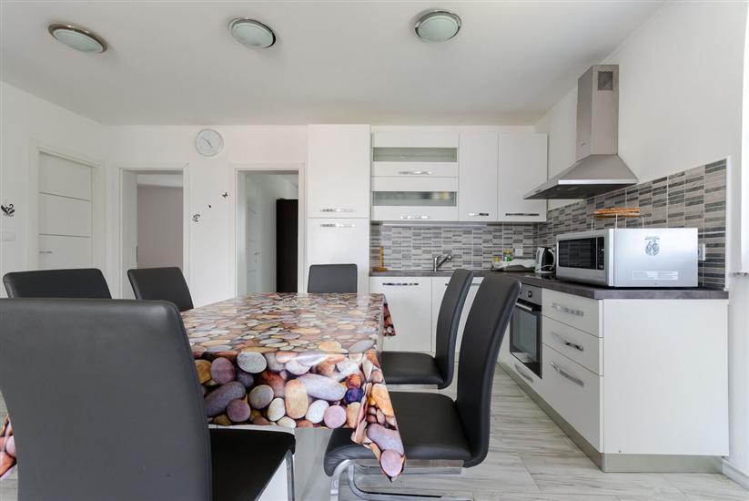 Apartment A6, for 5 persons