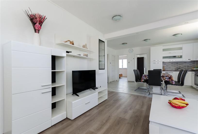 Apartment A6, for 5 persons