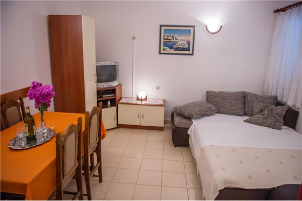 Apartment A4, for 5 persons