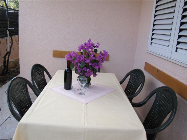 Apartment A4, for 5 persons