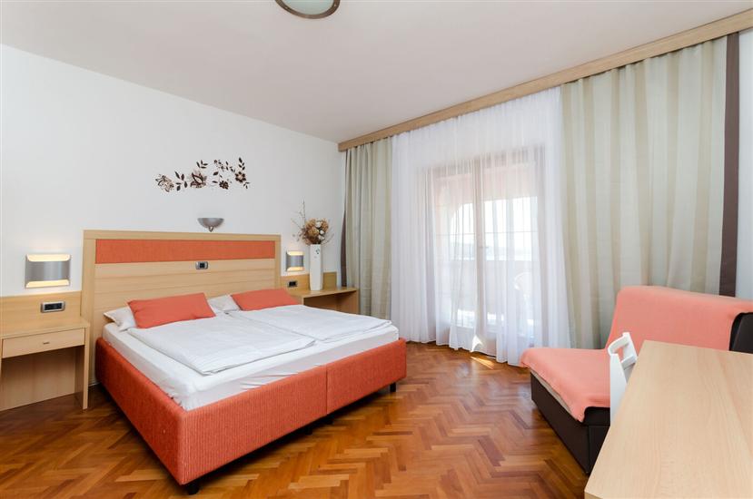 Apartment A4, for 4 persons