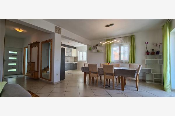 Apartment A1, for 8 persons