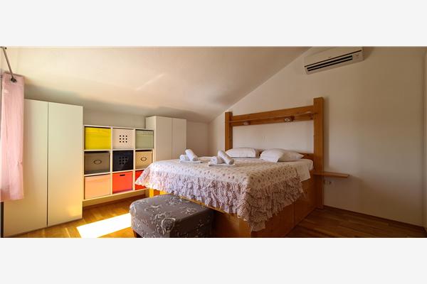 Apartment A1, for 8 persons