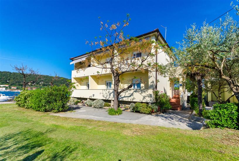 Apartments Darko by the sea