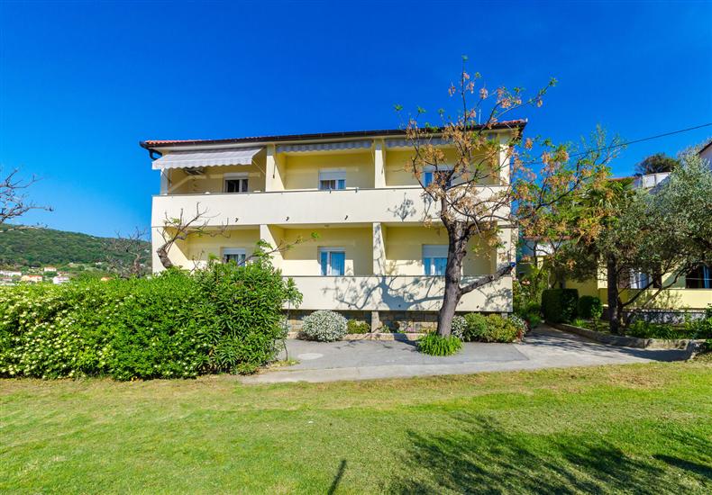 Apartments Darko by the sea