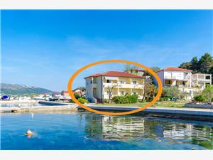 Apartments Darko by the sea Supetarska Draga - island Rab, Size 60.00 m2