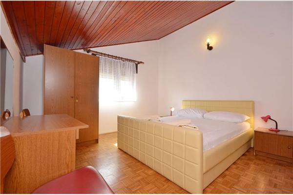 Apartment A8, for 4 persons