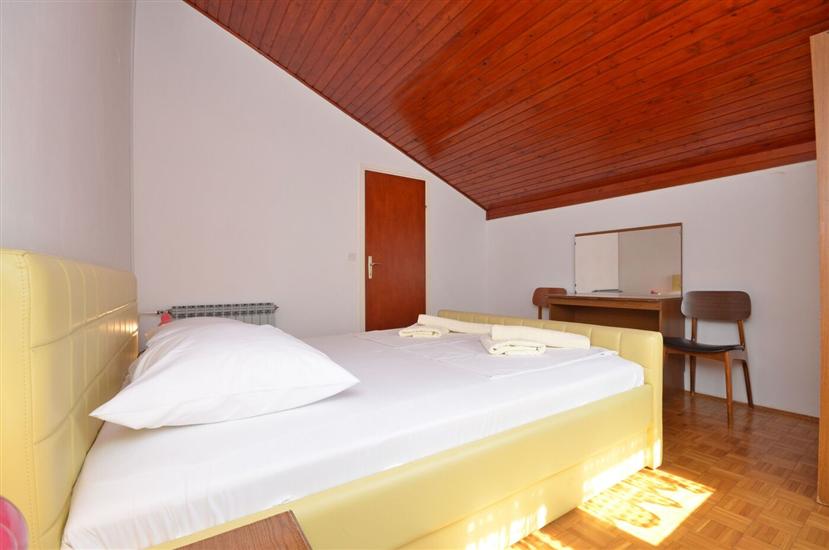 Apartment A8, for 4 persons