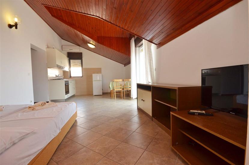 Apartment A8, for 4 persons