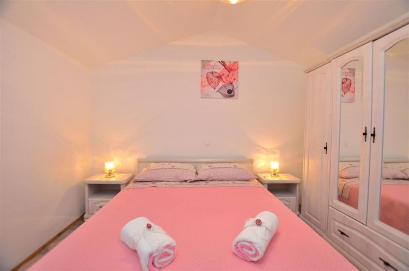 Apartment A1, for 5 persons