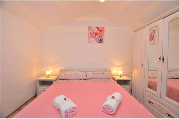 Apartment A1, for 5 persons