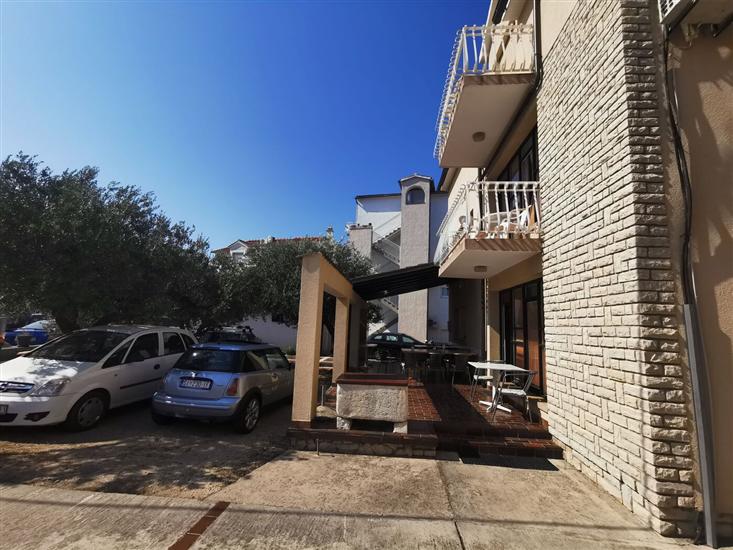 Apartment and Rooms Mrkovic- Steps to Beach&Center