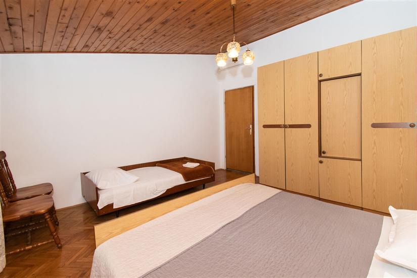 Apartment A2, for 5 persons