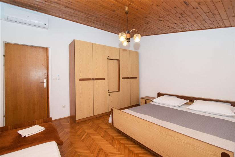 Apartment A2, for 5 persons