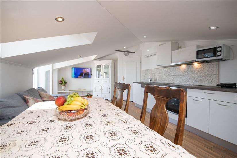 Apartment A2, for 6 persons