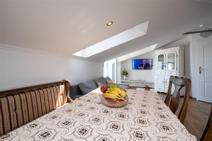 Apartment A2, for 6 persons