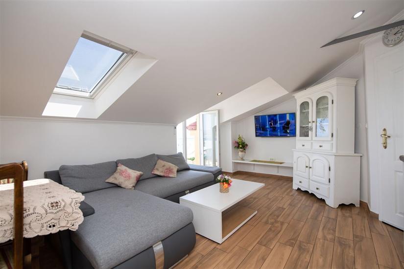 Apartment A2, for 6 persons