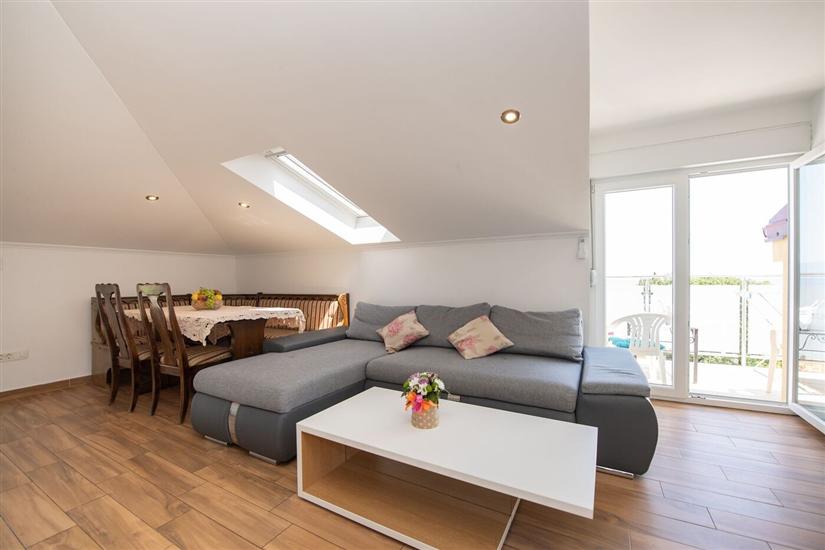 Apartment A2, for 6 persons