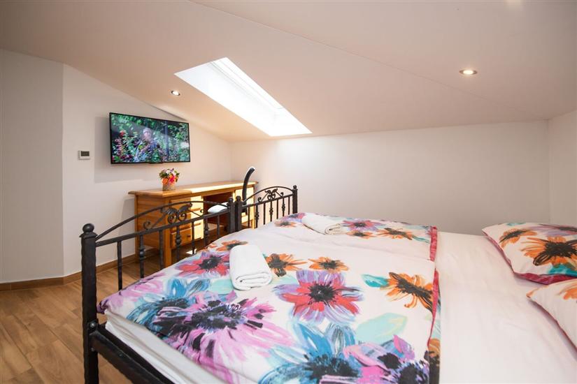 Apartment A2, for 6 persons