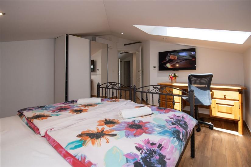 Apartment A2, for 6 persons